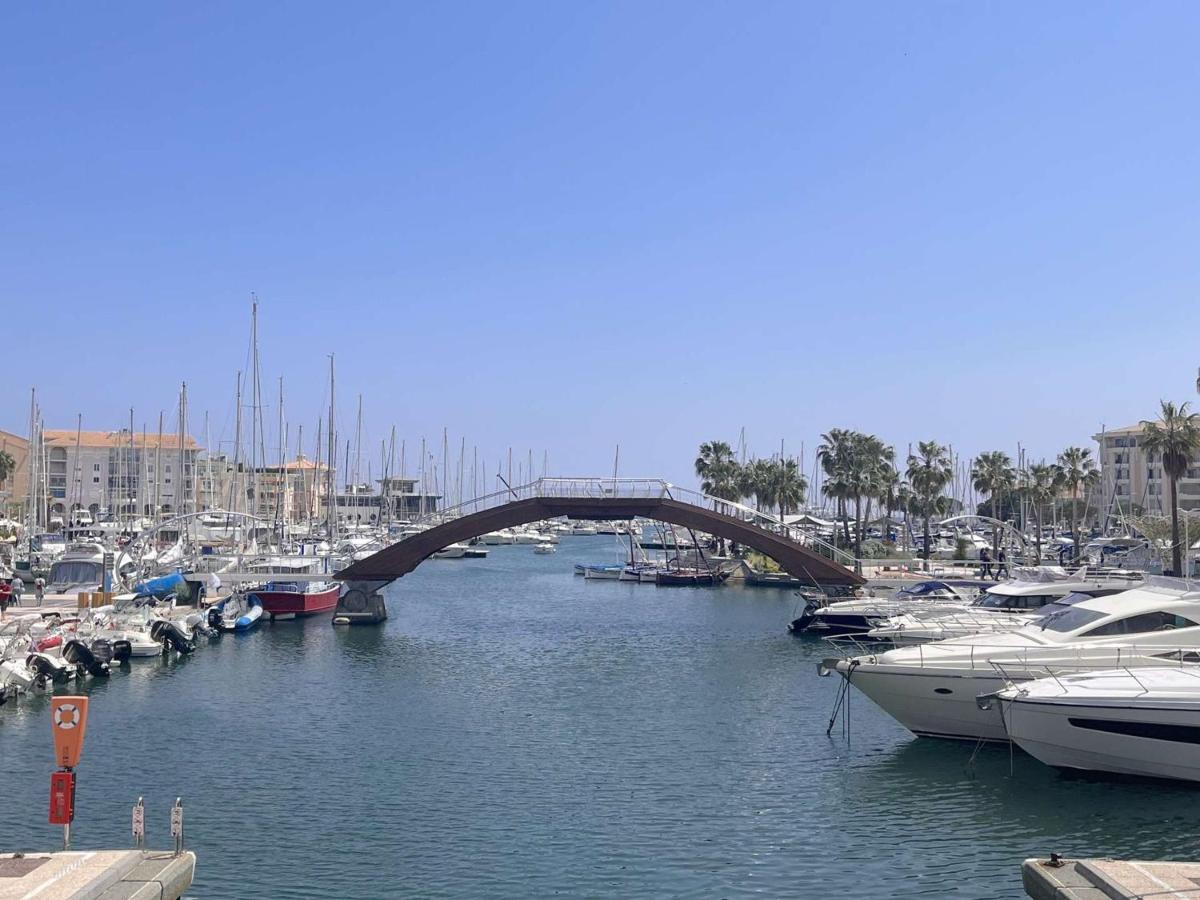 Frejus: Appt 2P, 5 Pers, Piscine, Plage A 150M, Parking, Animaux Ok - Fr-1-226A-357 Eksteriør billede